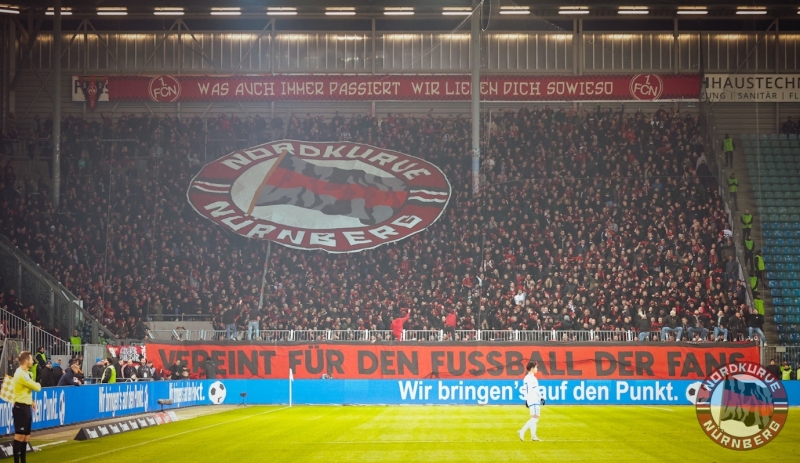 Choreografie der Clubfan / Clubfans / FCN-Fans / Fans vor Spielbeginn