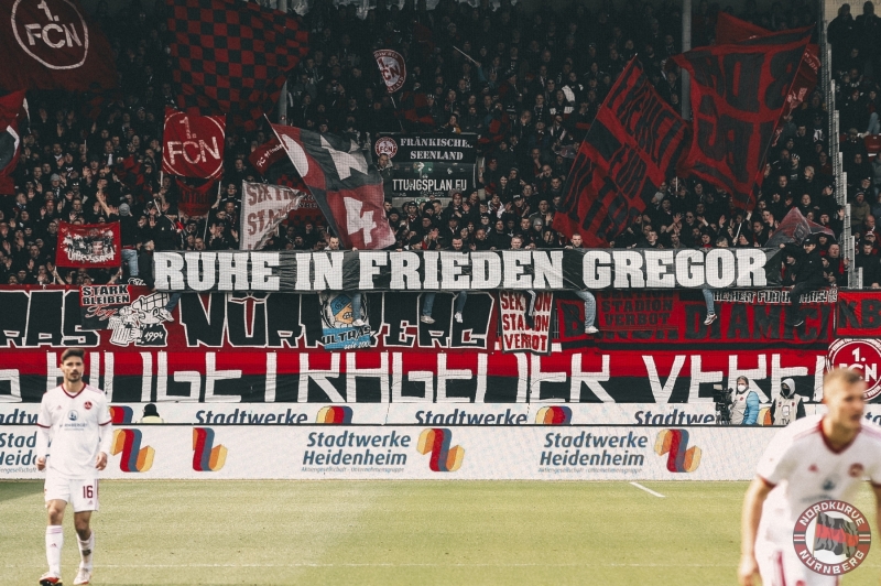 Spruchband / Transparent der Clubfan / Clubfans / FCN-Fans / Fans - Ruhe in Frieden Gregor